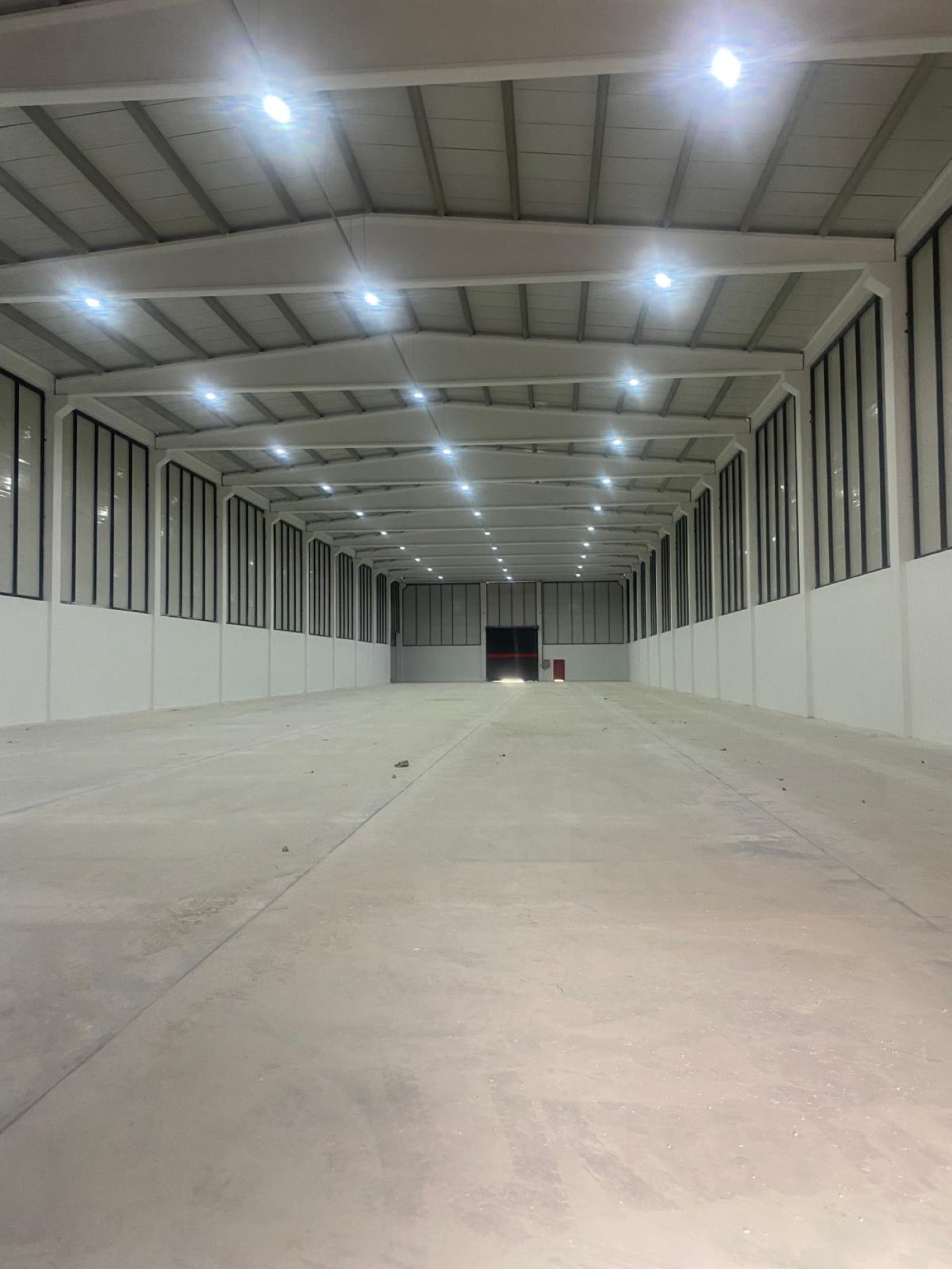 Çelik konstrüksiyon fabrika binası iç görünümü, geniş açıklıklı çelik çatı
