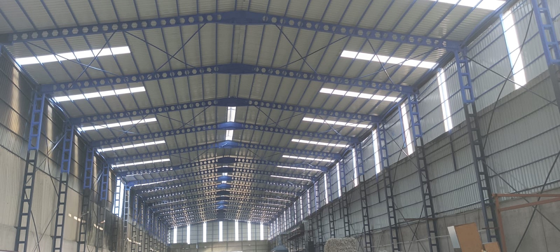 Geniş açıklıklı çelik konstrüksiyon fabrika